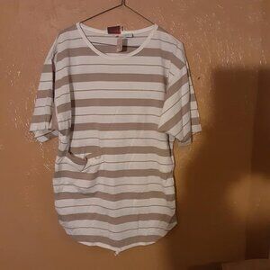 MAGGIE WOMENS TAN AND WHITE SHORT SLEEVE SHIRT SIZE SMALL BRAND NEW